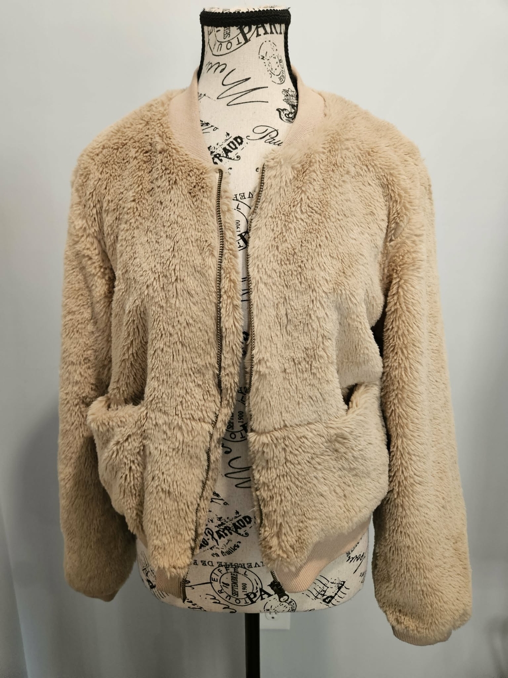 Cozy Teddy Zip-Up Jacket in Beige